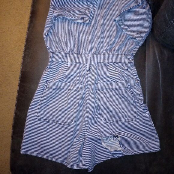 🆕👖Short Sleeve Denim Jumpsuit/Romper - Picture 7 of 7